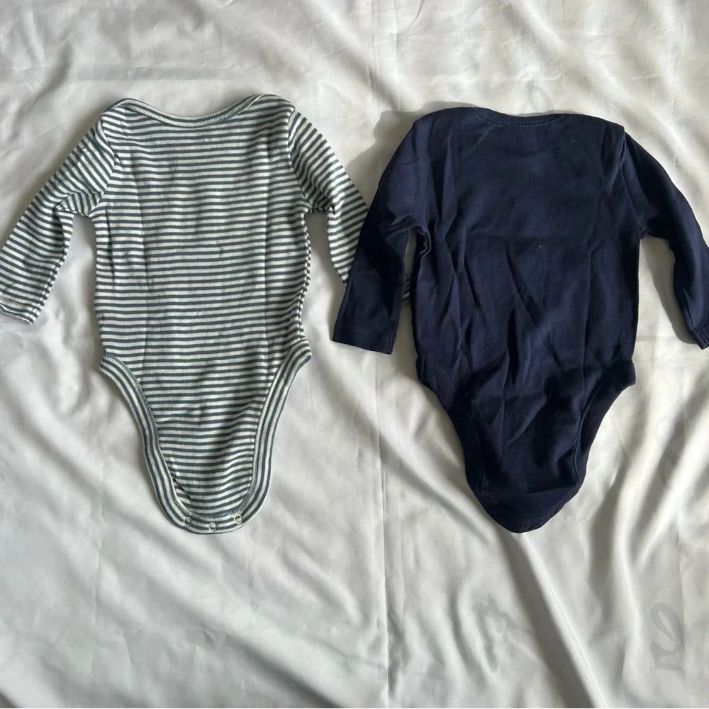 Set of 6 Old Navy Blue Tone Long Sleeve Onesies in Size 0-3 Months